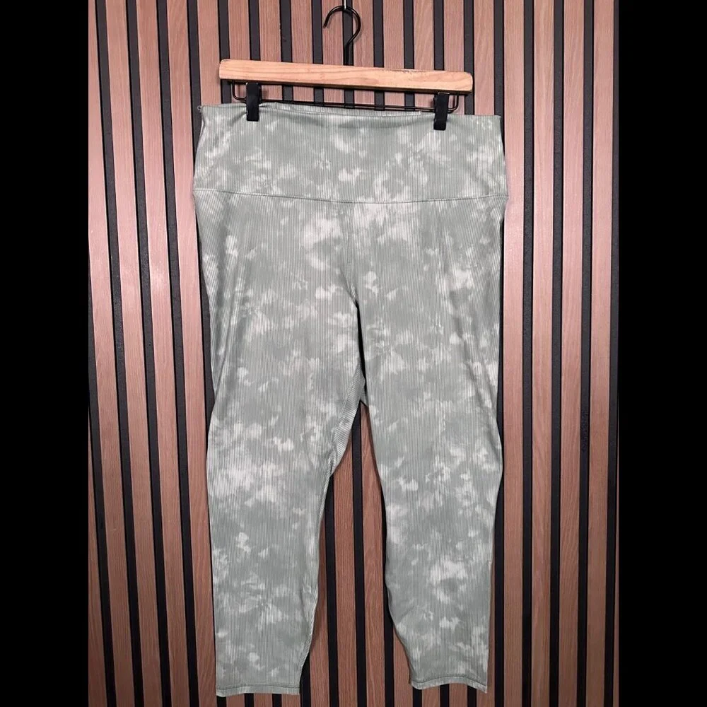 New Fabletics Pants XXL / 1X Green Tie Dye Ribbed Boost High Rise 7/8 Leggings - Picture 1 of 9
